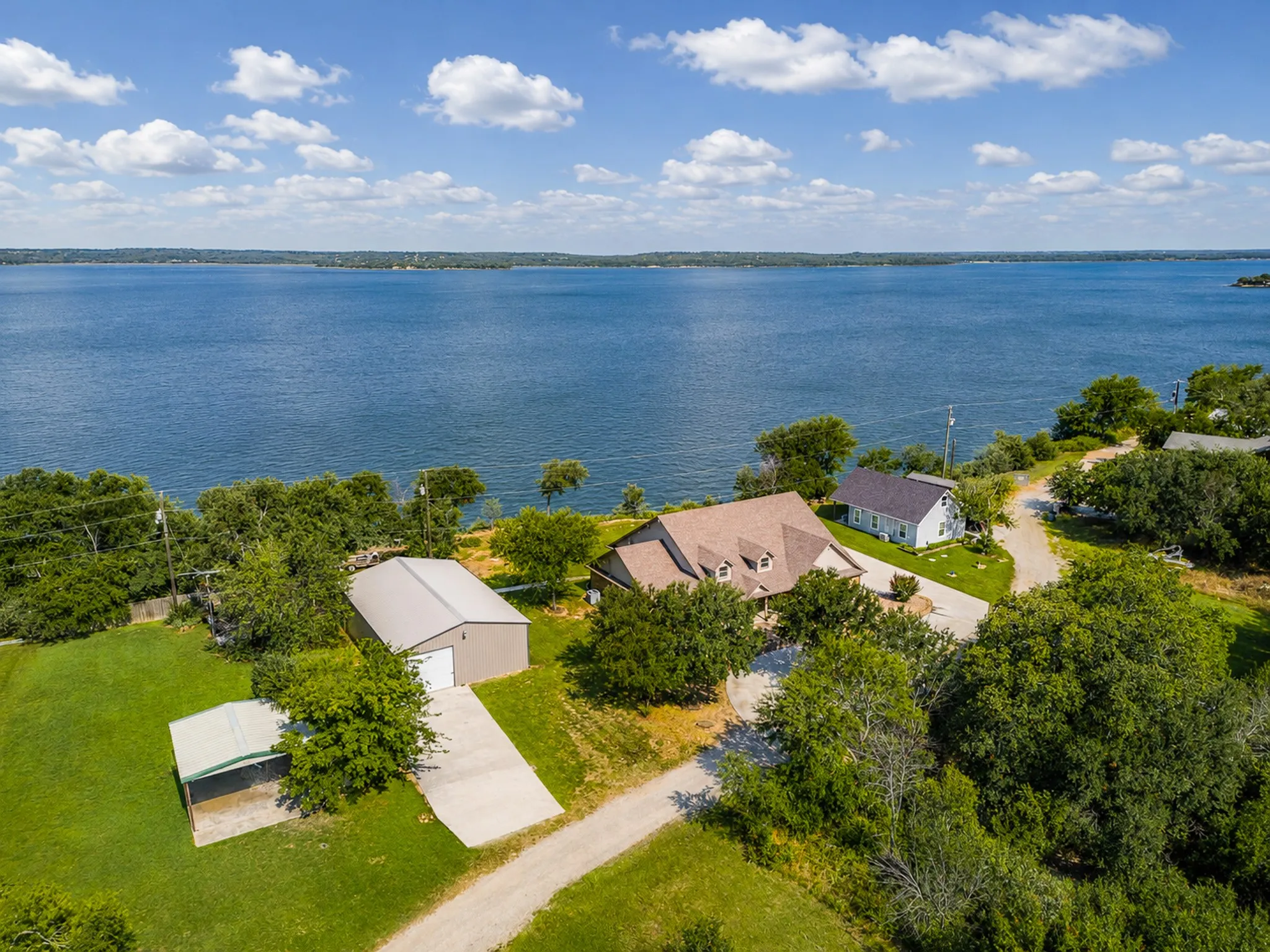 Single Family Residence For Sale in Wise County , 711 Crows Point, Lake Bridgeport, Texas 76426, 3 Bedroom, 2 Bathroom, 2 Garage spaces, 2,200 Sqft, built in 2018, mls#21309238, Real Estate Agent in Lake Bridgeport, Homes For Sale in Wise county, Homes For Sale in Lake Bridgeport, Realtor in Lake Bridgeport Texas, Real Estate Brokerage Independent Realty Texas, Luminita Cordes Realtor