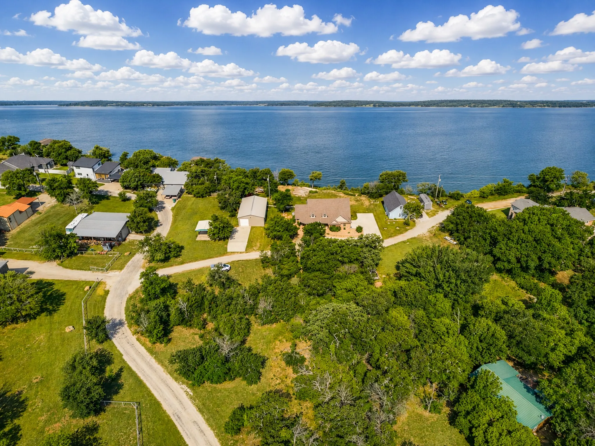 Single Family Residence For Sale in Wise County , 711 Crows Point, Lake Bridgeport, Texas 76426, 3 Bedroom, 2 Bathroom, 2 Garage spaces, 2,200 Sqft, built in 2018, mls#21309238, Real Estate Agent in Lake Bridgeport, Homes For Sale in Wise county, Homes For Sale in Lake Bridgeport, Realtor in Lake Bridgeport Texas, Real Estate Brokerage Independent Realty Texas, Luminita Cordes Realtor