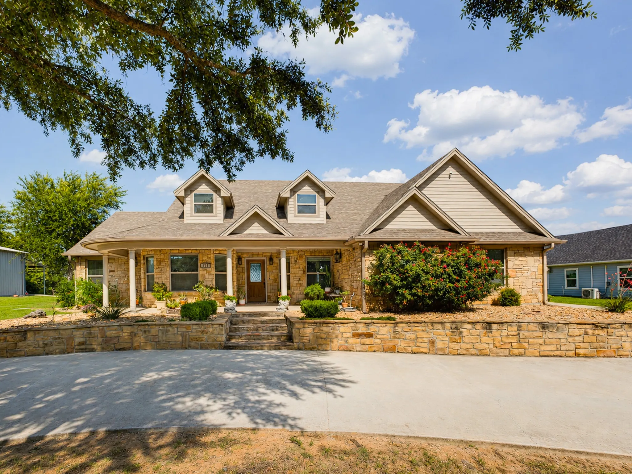 Single Family Residence For Sale in Wise County , 711 Crows Point, Lake Bridgeport, Texas 76426, 3 Bedroom, 2 Bathroom, 2 Garage spaces, 2,200 Sqft, built in 2018, mls#21309238, Real Estate Agent in Lake Bridgeport, Homes For Sale in Wise county, Homes For Sale in Lake Bridgeport, Realtor in Lake Bridgeport Texas, Real Estate Brokerage Independent Realty Texas, Luminita Cordes Realtor