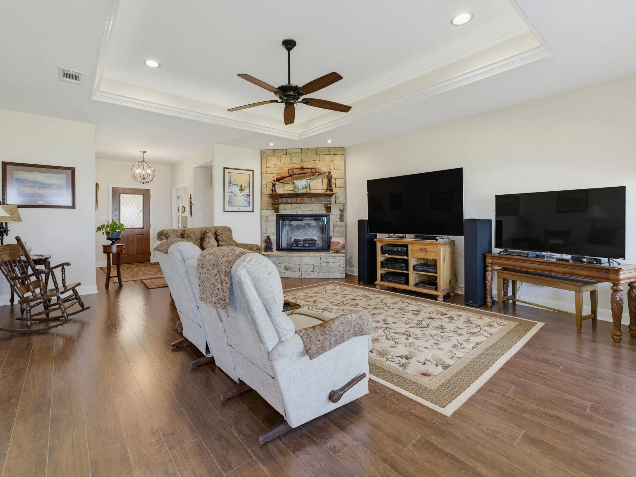 Single Family Residence For Sale in Wise County , 711 Crows Point, Lake Bridgeport, Texas 76426, 3 Bedroom, 2 Bathroom, 2 Garage spaces, 2,200 Sqft, built in 2018, mls#21309238, Real Estate Agent in Lake Bridgeport, Homes For Sale in Wise county, Homes For Sale in Lake Bridgeport, Realtor in Lake Bridgeport Texas, Real Estate Brokerage Independent Realty Texas, Luminita Cordes Realtor