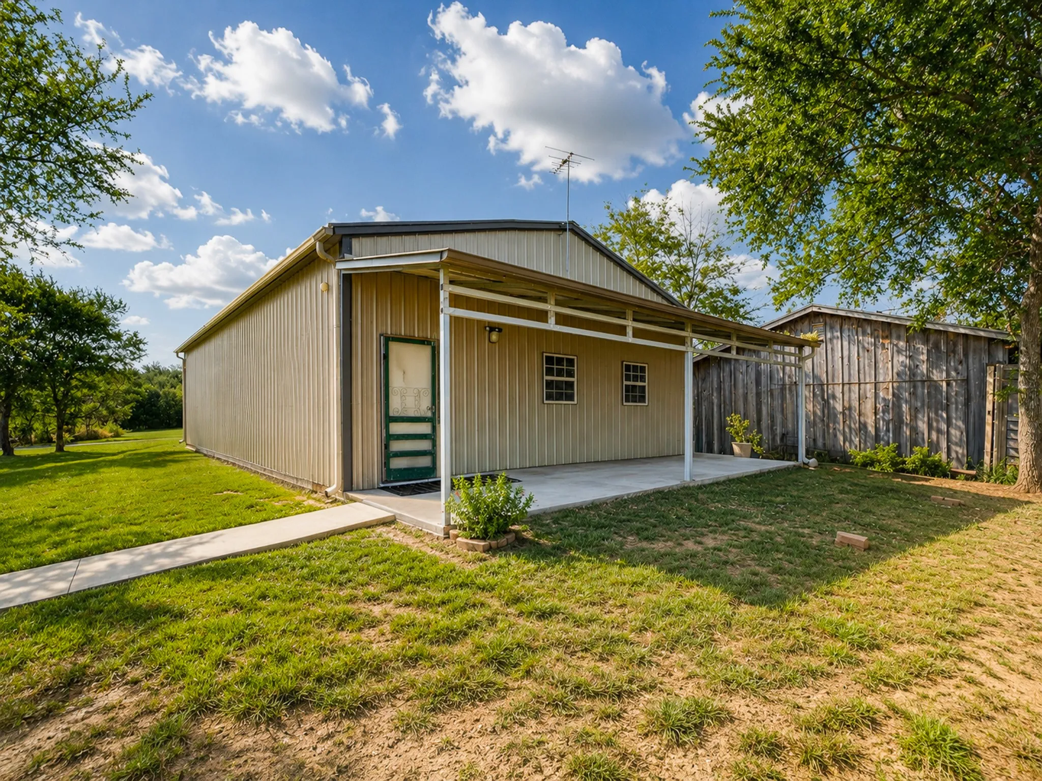 Single Family Residence For Sale in Wise County , 711 Crows Point, Lake Bridgeport, Texas 76426, 3 Bedroom, 2 Bathroom, 2 Garage spaces, 2,200 Sqft, built in 2018, mls#21309238, Real Estate Agent in Lake Bridgeport, Homes For Sale in Wise county, Homes For Sale in Lake Bridgeport, Realtor in Lake Bridgeport Texas, Real Estate Brokerage Independent Realty Texas, Luminita Cordes Realtor