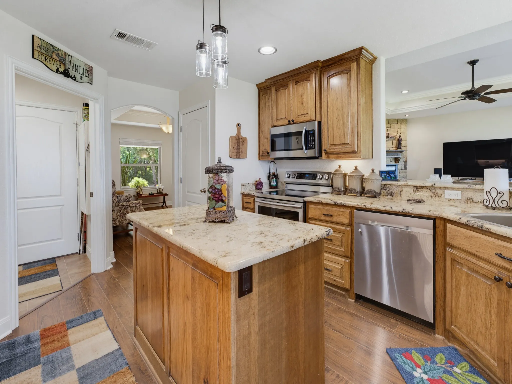 Single Family Residence For Sale in Wise County , 711 Crows Point, Lake Bridgeport, Texas 76426, 3 Bedroom, 2 Bathroom, 2 Garage spaces, 2,200 Sqft, built in 2018, mls#21309238, Real Estate Agent in Lake Bridgeport, Homes For Sale in Wise county, Homes For Sale in Lake Bridgeport, Realtor in Lake Bridgeport Texas, Real Estate Brokerage Independent Realty Texas, Luminita Cordes Realtor