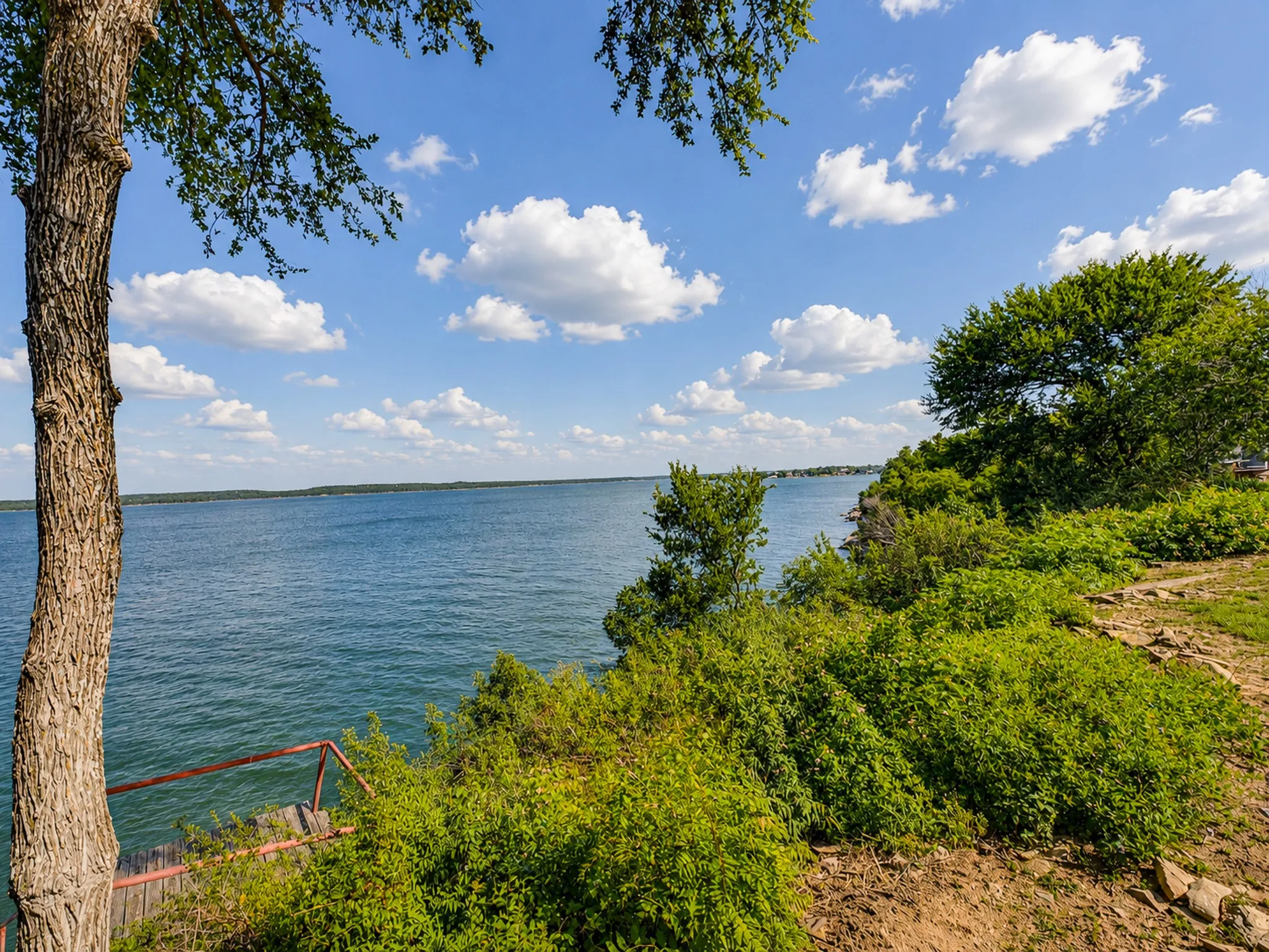 Single Family Residence For Sale in Wise County , 711 Crows Point, Lake Bridgeport, Texas 76426, 3 Bedroom, 2 Bathroom, 2 Garage spaces, 2,200 Sqft, built in 2018, mls#21309238, Real Estate Agent in Lake Bridgeport, Homes For Sale in Wise county, Homes For Sale in Lake Bridgeport, Realtor in Lake Bridgeport Texas, Real Estate Brokerage Independent Realty Texas, Luminita Cordes Realtor