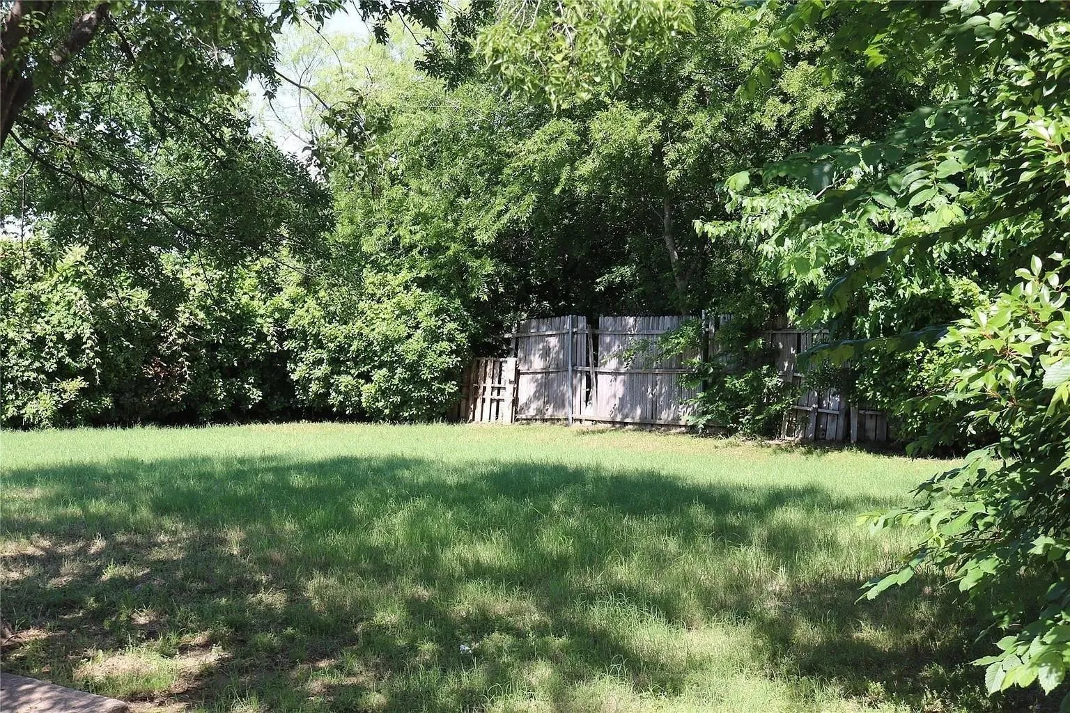 Duplex For Rent in Tarrant County , 627 Cherry Lane, Southlake, Texas 76092, 2 Bedrooms, 2 Bathrooms, Garage spaces, 1,216 Sqft, built in 1984, Price $2,298, mls#21310381, Real Estate Agent in Southlake, Homes For Rent in Tarrant county, Homes For Rent in Southlake, Realtor in Southlake Texas, Real Estate Brokerage Independent Realty Texas, Luminita Cordes Realtor