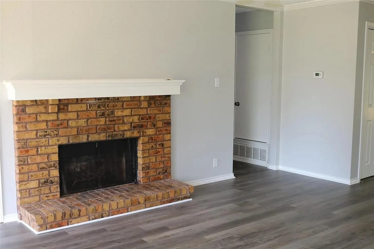 Duplex For Rent in Tarrant County , 627 Cherry Lane, Southlake, Texas 76092, 2 Bedrooms, 2 Bathrooms, Garage spaces, 1,216 Sqft, built in 1984, Price $2,298, mls#21310381, Real Estate Agent in Southlake, Homes For Rent in Tarrant county, Homes For Rent in Southlake, Realtor in Southlake Texas, Real Estate Brokerage Independent Realty Texas, Luminita Cordes Realtor
