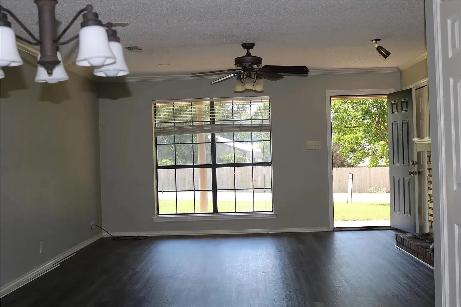 Duplex For Rent in Tarrant County , 627 Cherry Lane, Southlake, Texas 76092, 2 Bedrooms, 2 Bathrooms, Garage spaces, 1,216 Sqft, built in 1984, Price $2,298, mls#21310381, Real Estate Agent in Southlake, Homes For Rent in Tarrant county, Homes For Rent in Southlake, Realtor in Southlake Texas, Real Estate Brokerage Independent Realty Texas, Luminita Cordes Realtor