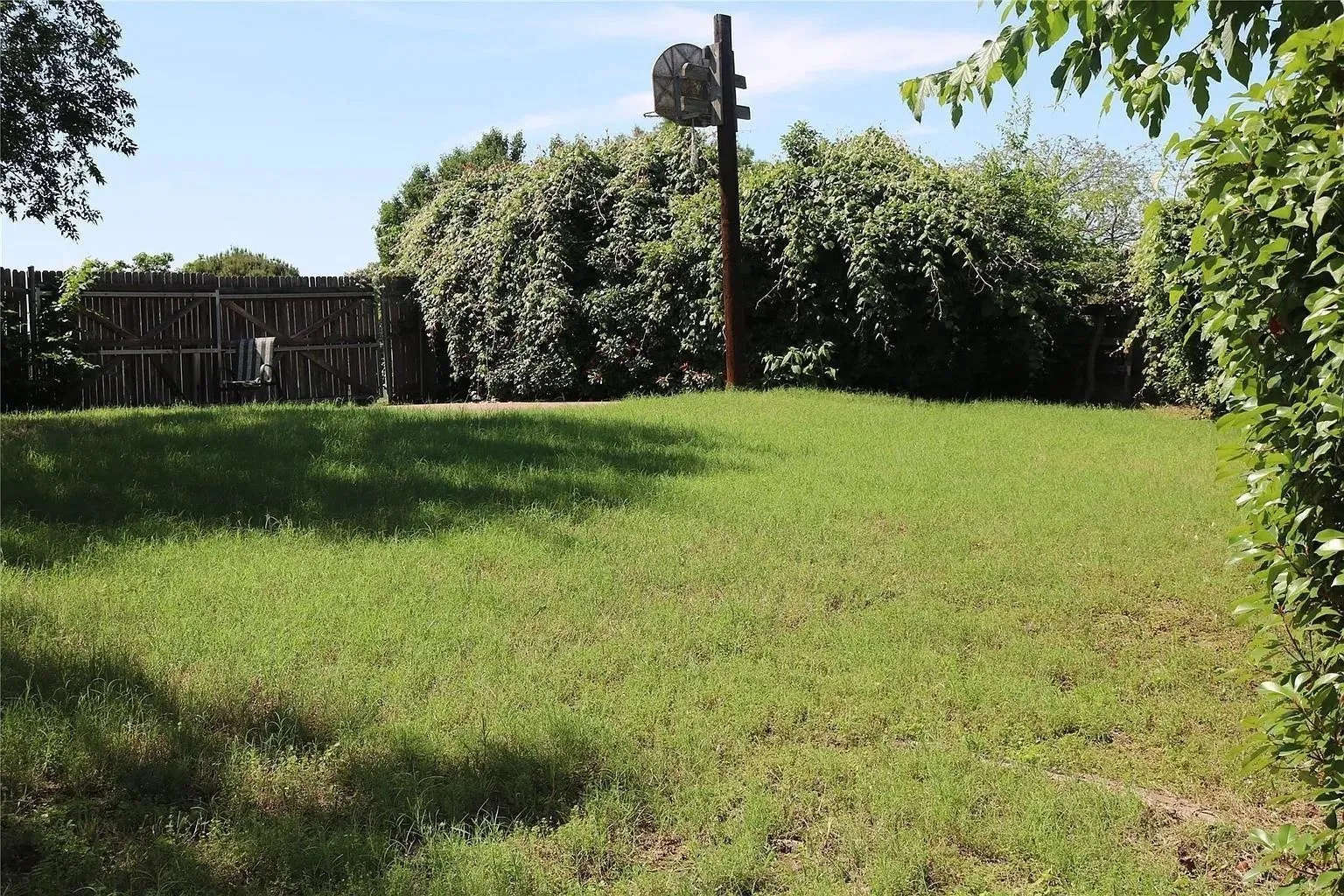 Duplex For Rent in Tarrant County , 627 Cherry Lane, Southlake, Texas 76092, 2 Bedrooms, 2 Bathrooms, Garage spaces, 1,216 Sqft, built in 1984, Price $2,298, mls#21310381, Real Estate Agent in Southlake, Homes For Rent in Tarrant county, Homes For Rent in Southlake, Realtor in Southlake Texas, Real Estate Brokerage Independent Realty Texas, Luminita Cordes Realtor