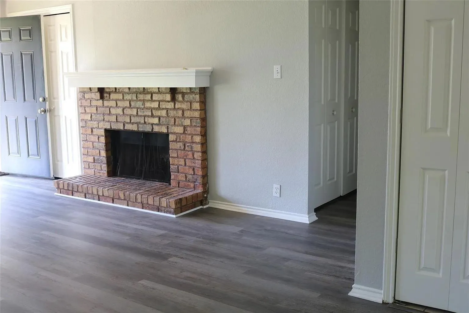Duplex For Rent in Tarrant County , 627 Cherry Lane, Southlake, Texas 76092, 2 Bedrooms, 2 Bathrooms, Garage spaces, 1,216 Sqft, built in 1984, Price $2,298, mls#21310381, Real Estate Agent in Southlake, Homes For Rent in Tarrant county, Homes For Rent in Southlake, Realtor in Southlake Texas, Real Estate Brokerage Independent Realty Texas, Luminita Cordes Realtor