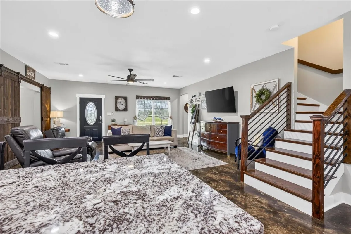 Single Family Residence For Sale in Henderson County , 114 Lakewood Road, Trinidad, Texas 75163, 3 Bedroom, 3 Bathroom, 2 Garage spaces, 2,153 Sqft, built in 2020, mls#21308979, Real Estate Agent in Trinidad, Homes For Sale in Henderson county, Homes For Sale in Trinidad, Realtor in Trinidad Texas, Real Estate Brokerage Independent Realty Texas, Luminita Cordes Realtor