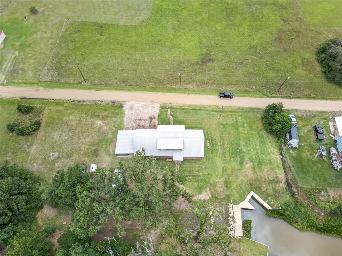 Single Family Residence For Sale in Henderson County , 114 Lakewood Road, Trinidad, Texas 75163, 3 Bedroom, 3 Bathroom, 2 Garage spaces, 2,153 Sqft, built in 2020, mls#21308979, Real Estate Agent in Trinidad, Homes For Sale in Henderson county, Homes For Sale in Trinidad, Realtor in Trinidad Texas, Real Estate Brokerage Independent Realty Texas, Luminita Cordes Realtor