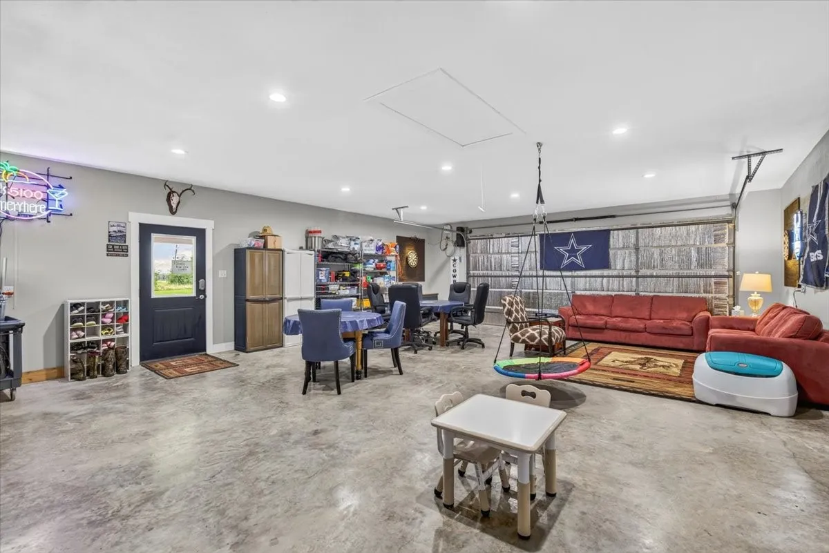 Single Family Residence For Sale in Henderson County , 114 Lakewood Road, Trinidad, Texas 75163, 3 Bedroom, 3 Bathroom, 2 Garage spaces, 2,153 Sqft, built in 2020, mls#21308979, Real Estate Agent in Trinidad, Homes For Sale in Henderson county, Homes For Sale in Trinidad, Realtor in Trinidad Texas, Real Estate Brokerage Independent Realty Texas, Luminita Cordes Realtor