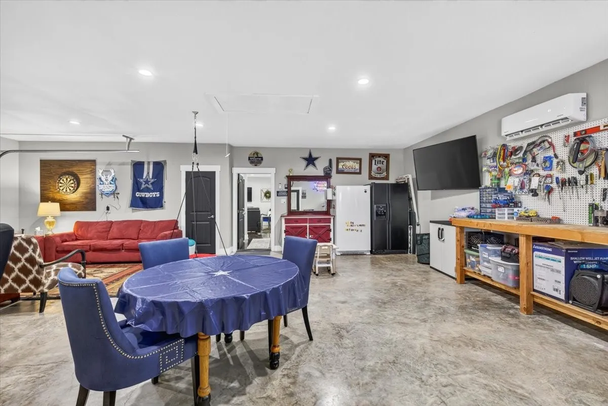 Single Family Residence For Sale in Henderson County , 114 Lakewood Road, Trinidad, Texas 75163, 3 Bedroom, 3 Bathroom, 2 Garage spaces, 2,153 Sqft, built in 2020, mls#21308979, Real Estate Agent in Trinidad, Homes For Sale in Henderson county, Homes For Sale in Trinidad, Realtor in Trinidad Texas, Real Estate Brokerage Independent Realty Texas, Luminita Cordes Realtor