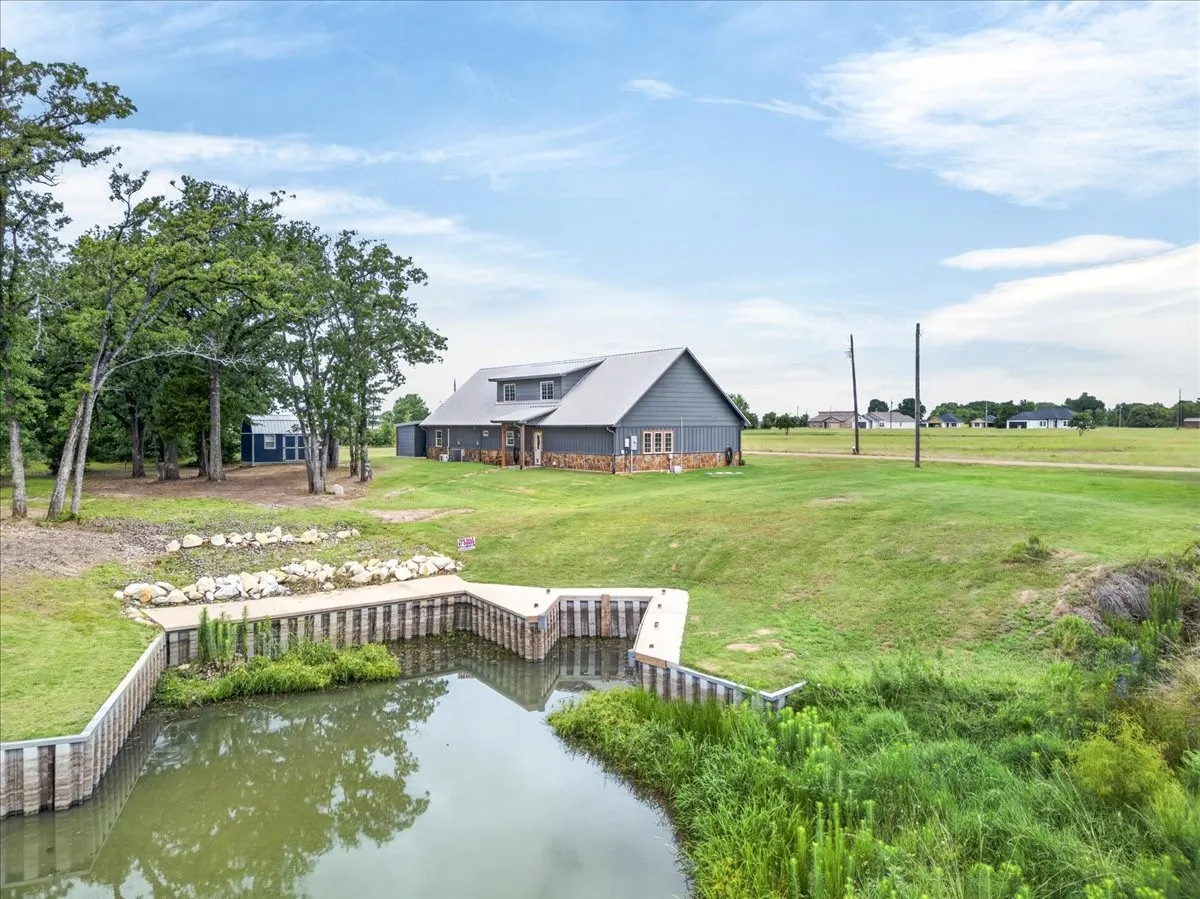Single Family Residence For Sale in Henderson County , 114 Lakewood Road, Trinidad, Texas 75163, 3 Bedroom, 3 Bathroom, 2 Garage spaces, 2,153 Sqft, built in 2020, mls#21308979, Real Estate Agent in Trinidad, Homes For Sale in Henderson county, Homes For Sale in Trinidad, Realtor in Trinidad Texas, Real Estate Brokerage Independent Realty Texas, Luminita Cordes Realtor