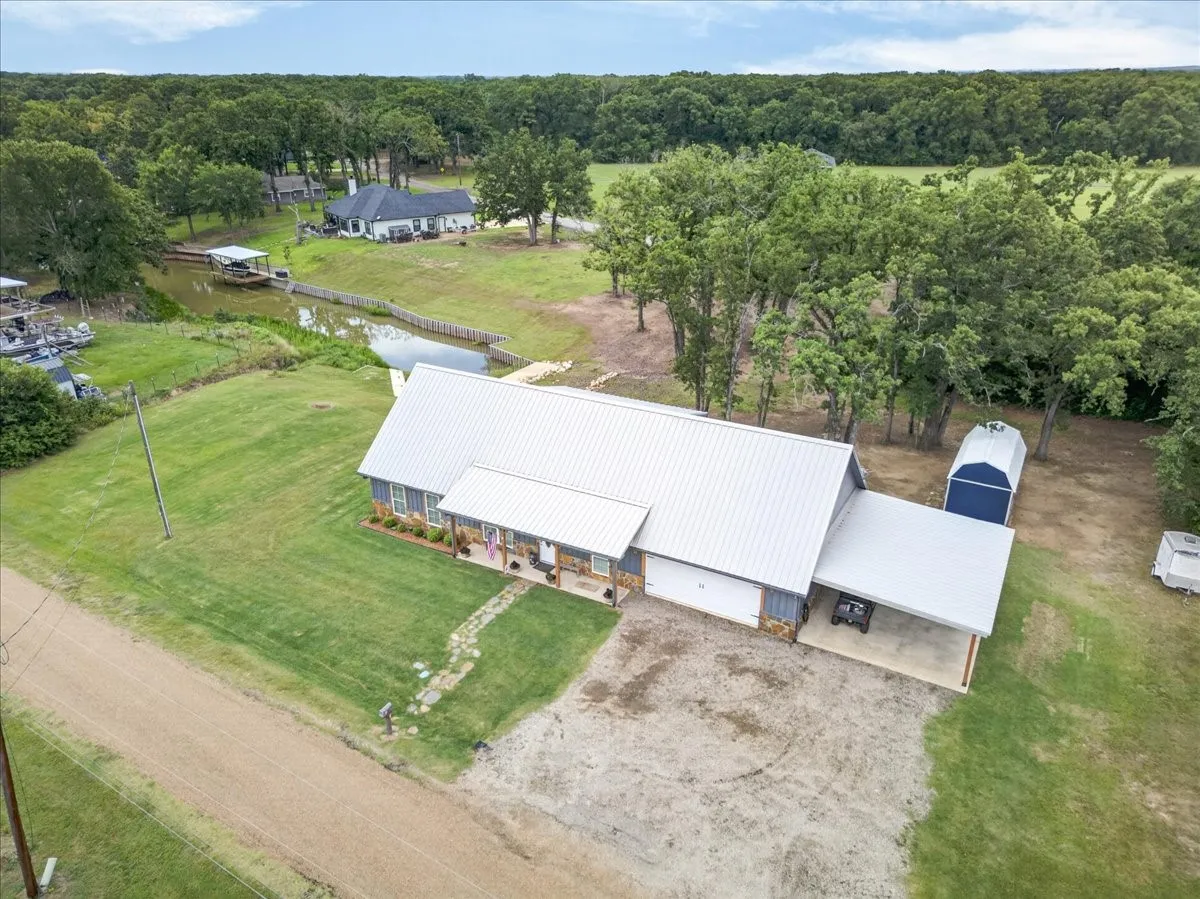 Single Family Residence For Sale in Henderson County , 114 Lakewood Road, Trinidad, Texas 75163, 3 Bedroom, 3 Bathroom, 2 Garage spaces, 2,153 Sqft, built in 2020, mls#21308979, Real Estate Agent in Trinidad, Homes For Sale in Henderson county, Homes For Sale in Trinidad, Realtor in Trinidad Texas, Real Estate Brokerage Independent Realty Texas, Luminita Cordes Realtor