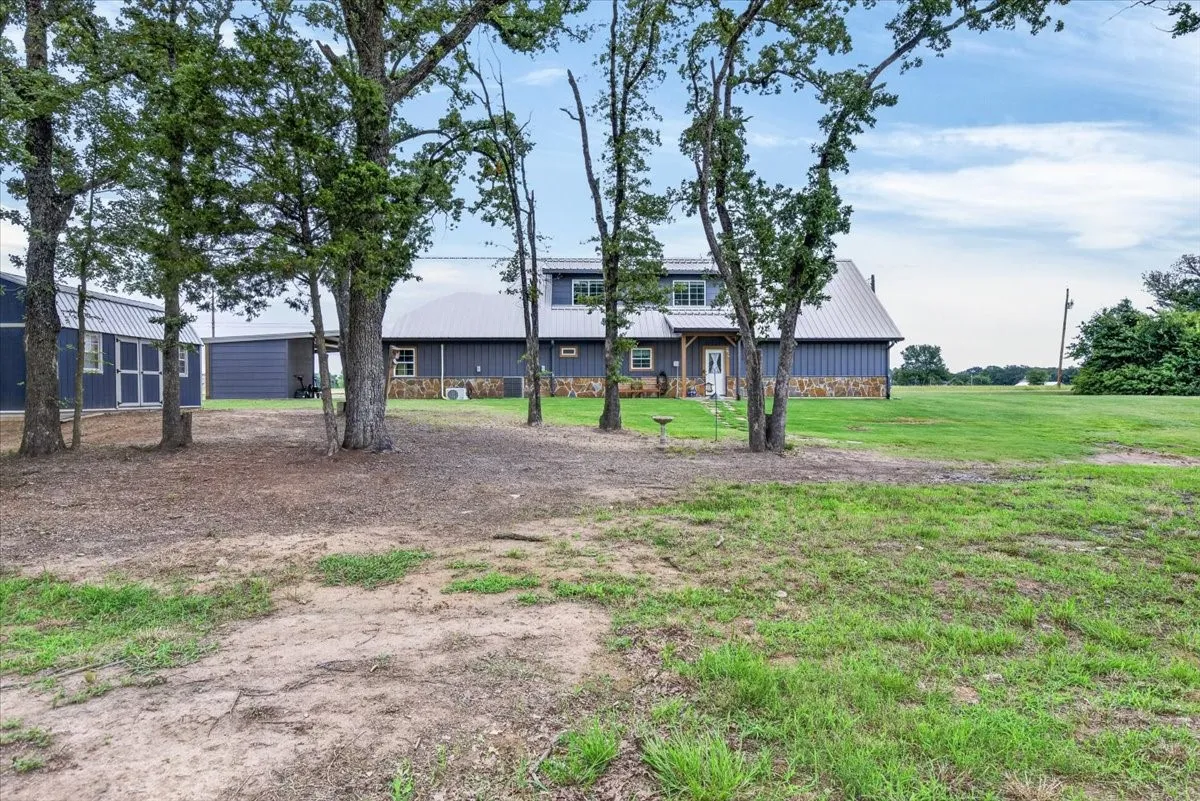Single Family Residence For Sale in Henderson County , 114 Lakewood Road, Trinidad, Texas 75163, 3 Bedroom, 3 Bathroom, 2 Garage spaces, 2,153 Sqft, built in 2020, mls#21308979, Real Estate Agent in Trinidad, Homes For Sale in Henderson county, Homes For Sale in Trinidad, Realtor in Trinidad Texas, Real Estate Brokerage Independent Realty Texas, Luminita Cordes Realtor