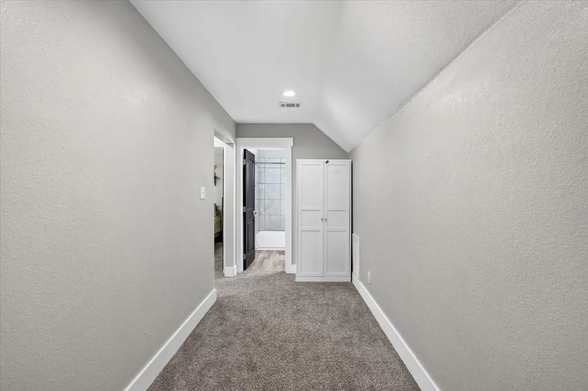 Single Family Residence For Sale in Henderson County , 114 Lakewood Road, Trinidad, Texas 75163, 3 Bedroom, 3 Bathroom, 2 Garage spaces, 2,153 Sqft, built in 2020, mls#21308979, Real Estate Agent in Trinidad, Homes For Sale in Henderson county, Homes For Sale in Trinidad, Realtor in Trinidad Texas, Real Estate Brokerage Independent Realty Texas, Luminita Cordes Realtor