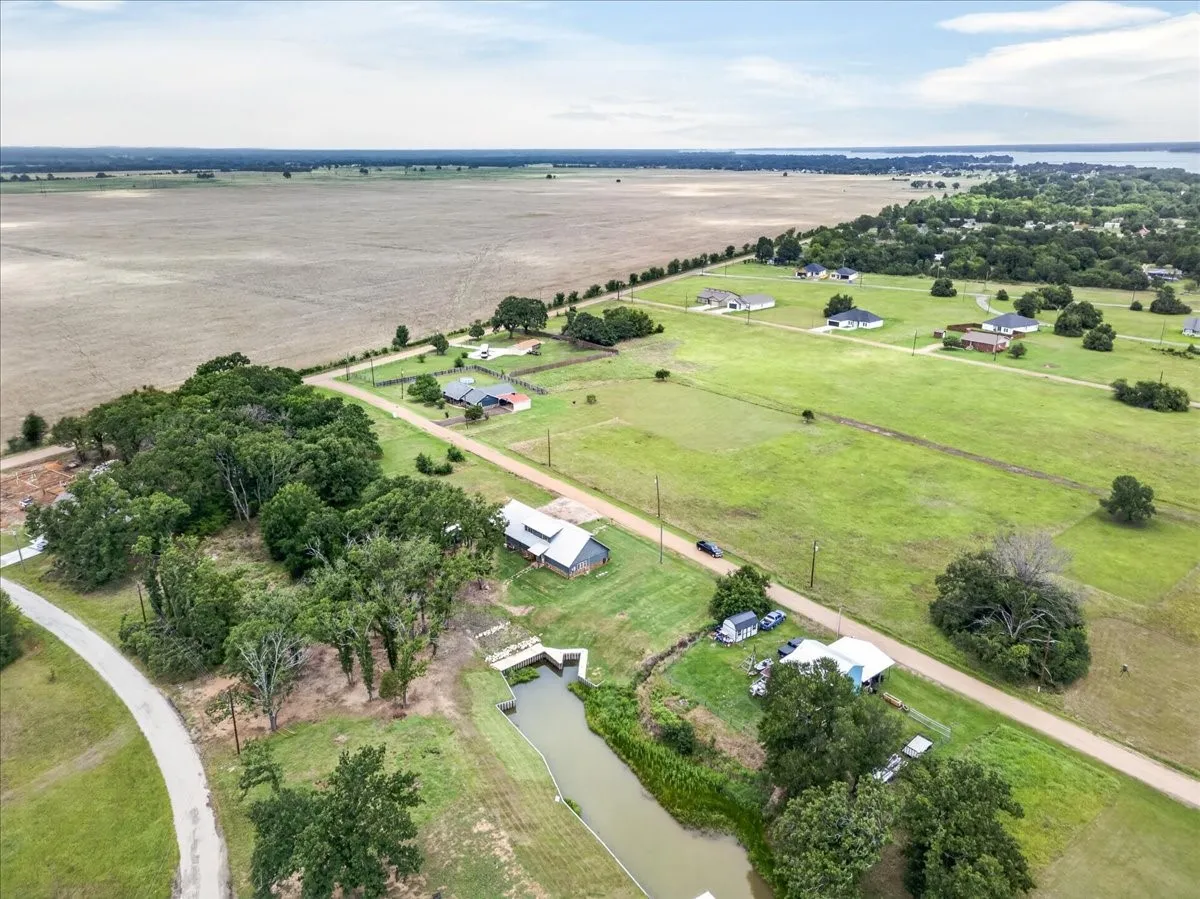 Single Family Residence For Sale in Henderson County , 114 Lakewood Road, Trinidad, Texas 75163, 3 Bedroom, 3 Bathroom, 2 Garage spaces, 2,153 Sqft, built in 2020, mls#21308979, Real Estate Agent in Trinidad, Homes For Sale in Henderson county, Homes For Sale in Trinidad, Realtor in Trinidad Texas, Real Estate Brokerage Independent Realty Texas, Luminita Cordes Realtor