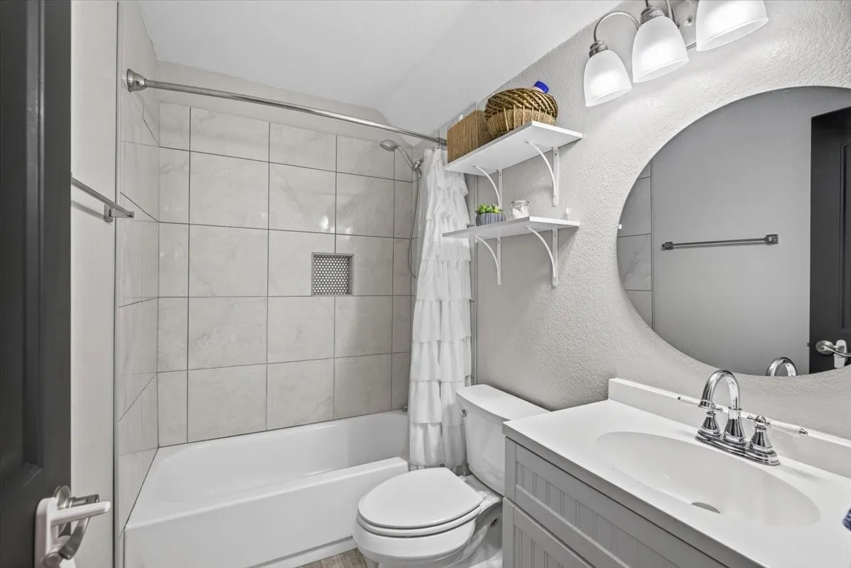 Single Family Residence For Sale in Henderson County , 114 Lakewood Road, Trinidad, Texas 75163, 3 Bedroom, 3 Bathroom, 2 Garage spaces, 2,153 Sqft, built in 2020, mls#21308979, Real Estate Agent in Trinidad, Homes For Sale in Henderson county, Homes For Sale in Trinidad, Realtor in Trinidad Texas, Real Estate Brokerage Independent Realty Texas, Luminita Cordes Realtor