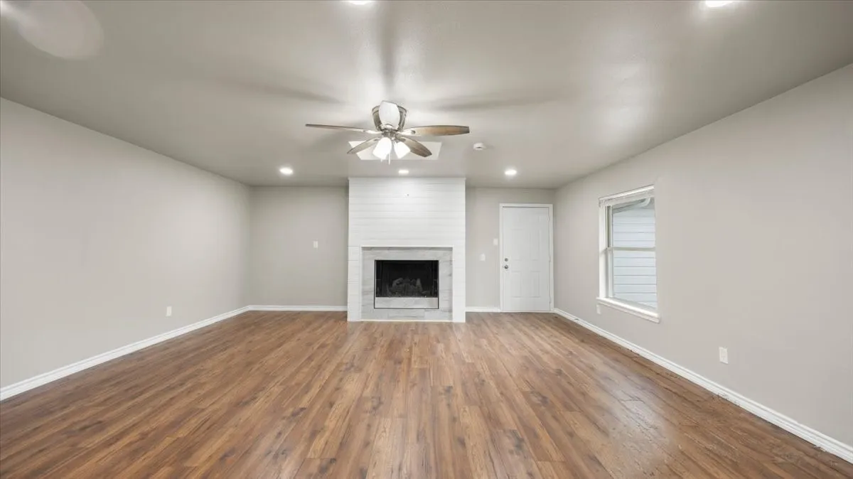 Single Family Residence For Sale in Tarrant County , 5229 Rutland Avenue, Fort Worth, Texas 76133, 3 Bedroom, 2 Bathroom, 2 Garage spaces, 2,131 Sqft, built in 1959, mls#21309066, Real Estate Agent in Fort Worth, Homes For Sale in Tarrant county, Homes For Sale in Fort Worth, Realtor in Fort Worth Texas, Real Estate Brokerage Independent Realty Texas, Luminita Cordes Realtor