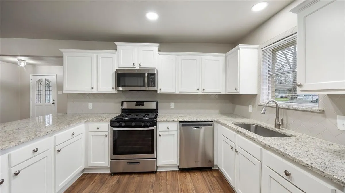 Single Family Residence For Sale in Tarrant County , 5229 Rutland Avenue, Fort Worth, Texas 76133, 3 Bedroom, 2 Bathroom, 2 Garage spaces, 2,131 Sqft, built in 1959, mls#21309066, Real Estate Agent in Fort Worth, Homes For Sale in Tarrant county, Homes For Sale in Fort Worth, Realtor in Fort Worth Texas, Real Estate Brokerage Independent Realty Texas, Luminita Cordes Realtor