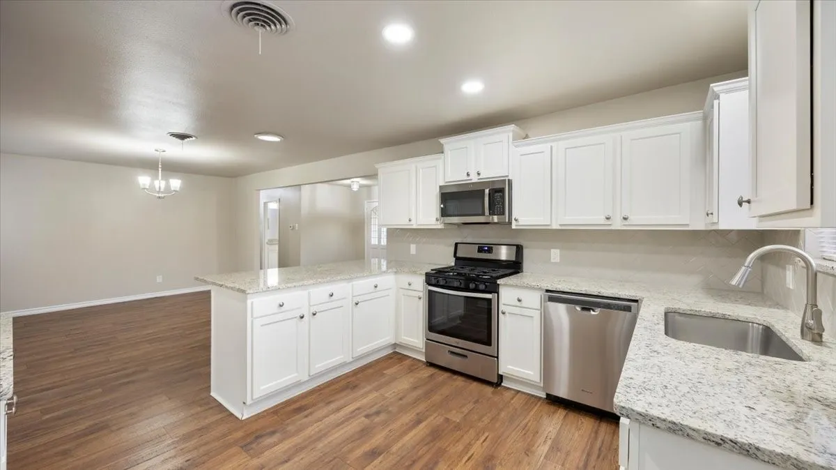 Single Family Residence For Sale in Tarrant County , 5229 Rutland Avenue, Fort Worth, Texas 76133, 3 Bedroom, 2 Bathroom, 2 Garage spaces, 2,131 Sqft, built in 1959, mls#21309066, Real Estate Agent in Fort Worth, Homes For Sale in Tarrant county, Homes For Sale in Fort Worth, Realtor in Fort Worth Texas, Real Estate Brokerage Independent Realty Texas, Luminita Cordes Realtor