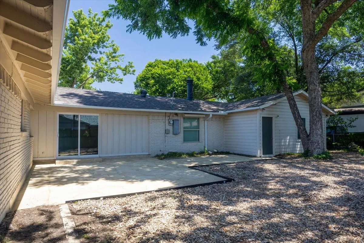 Single Family Residence For Sale in Tarrant County , 5229 Rutland Avenue, Fort Worth, Texas 76133, 3 Bedroom, 2 Bathroom, 2 Garage spaces, 2,131 Sqft, built in 1959, mls#21309066, Real Estate Agent in Fort Worth, Homes For Sale in Tarrant county, Homes For Sale in Fort Worth, Realtor in Fort Worth Texas, Real Estate Brokerage Independent Realty Texas, Luminita Cordes Realtor