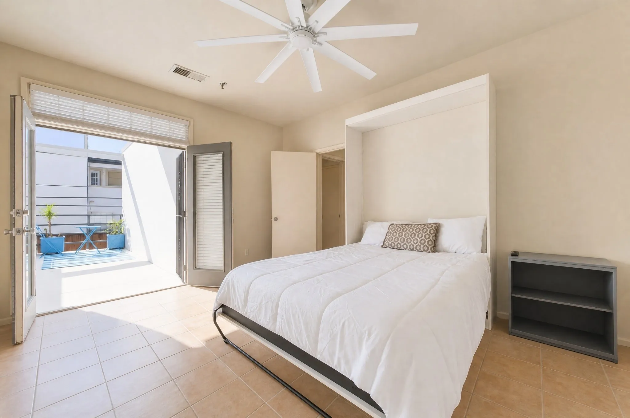 Condominium For Sale in Dallas County , 3906 Buena Vista Street 18, Dallas, Texas 75204, 2 Bedroom, 3 Bathroom, 2 Garage spaces, 1,767 Sqft, built in 1983, mls#21309159, Real Estate Agent in Dallas, Homes For Sale in Dallas county, Homes For Sale in Dallas, Realtor in Dallas Texas, Real Estate Brokerage Independent Realty Texas, Luminita Cordes Realtor