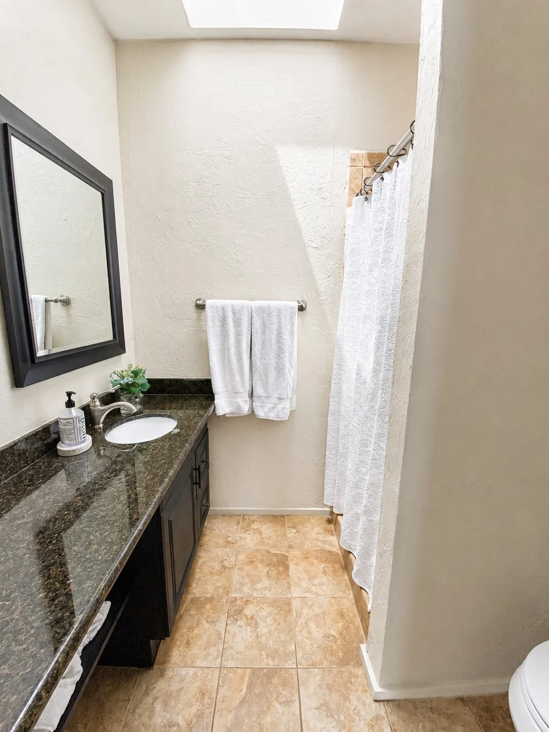 Condominium For Sale in Dallas County , 3906 Buena Vista Street 18, Dallas, Texas 75204, 2 Bedroom, 3 Bathroom, 2 Garage spaces, 1,767 Sqft, built in 1983, mls#21309159, Real Estate Agent in Dallas, Homes For Sale in Dallas county, Homes For Sale in Dallas, Realtor in Dallas Texas, Real Estate Brokerage Independent Realty Texas, Luminita Cordes Realtor