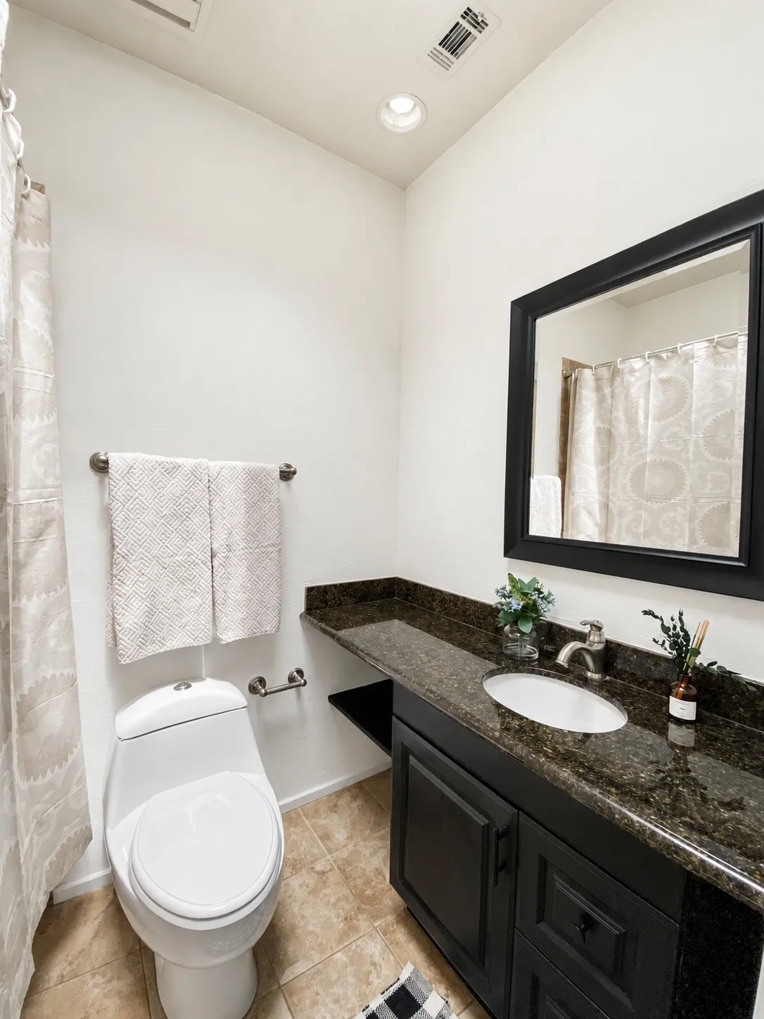Condominium For Sale in Dallas County , 3906 Buena Vista Street 18, Dallas, Texas 75204, 2 Bedroom, 3 Bathroom, 2 Garage spaces, 1,767 Sqft, built in 1983, mls#21309159, Real Estate Agent in Dallas, Homes For Sale in Dallas county, Homes For Sale in Dallas, Realtor in Dallas Texas, Real Estate Brokerage Independent Realty Texas, Luminita Cordes Realtor