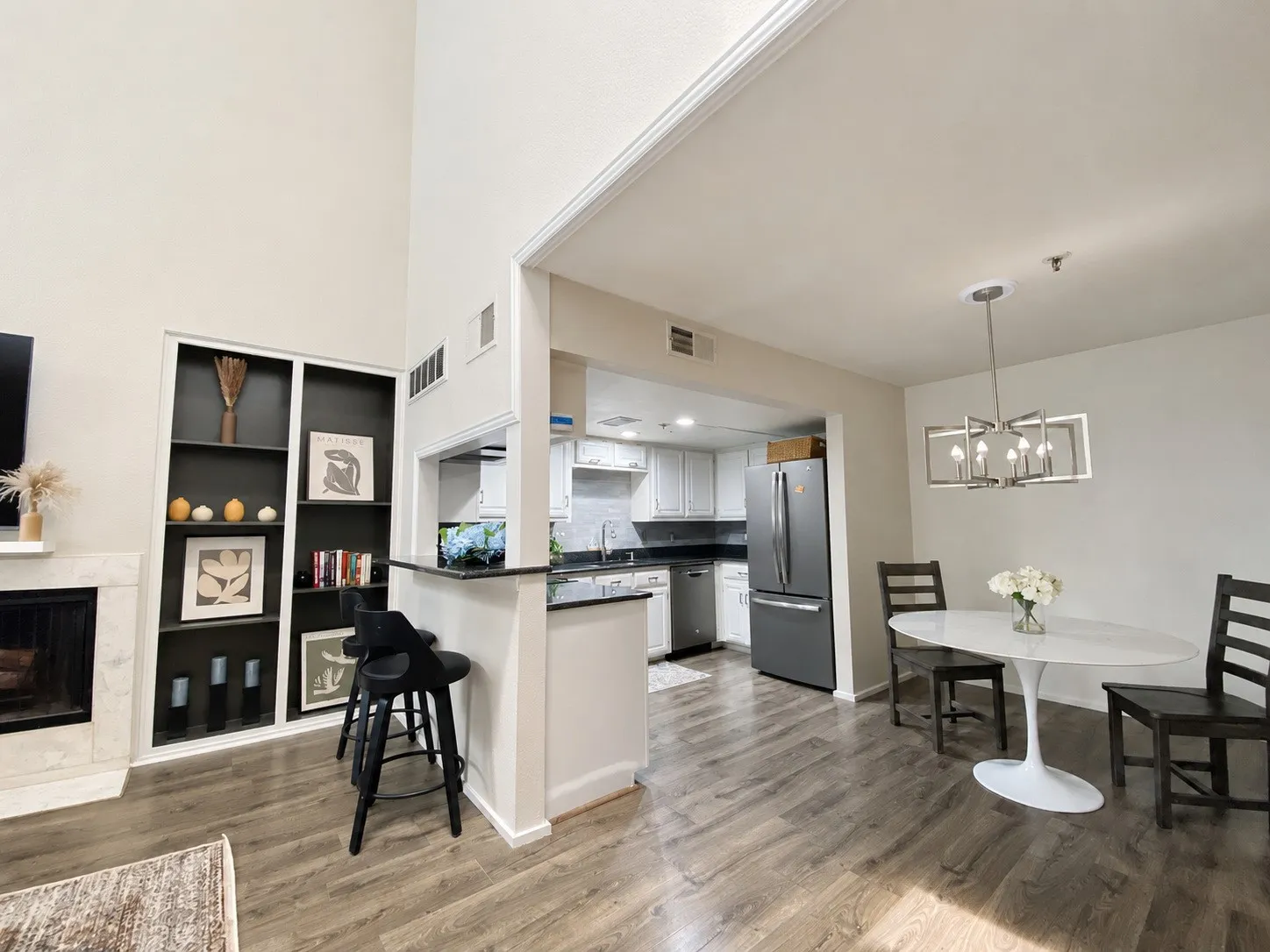 Condominium For Sale in Dallas County , 3906 Buena Vista Street 18, Dallas, Texas 75204, 2 Bedroom, 3 Bathroom, 2 Garage spaces, 1,767 Sqft, built in 1983, mls#21309159, Real Estate Agent in Dallas, Homes For Sale in Dallas county, Homes For Sale in Dallas, Realtor in Dallas Texas, Real Estate Brokerage Independent Realty Texas, Luminita Cordes Realtor
