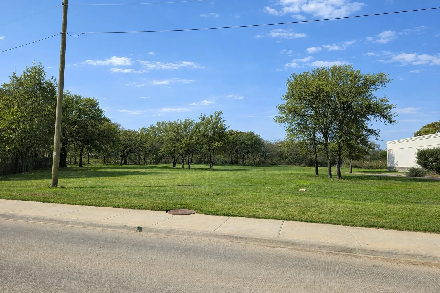 Surrounding community featuring a lawn