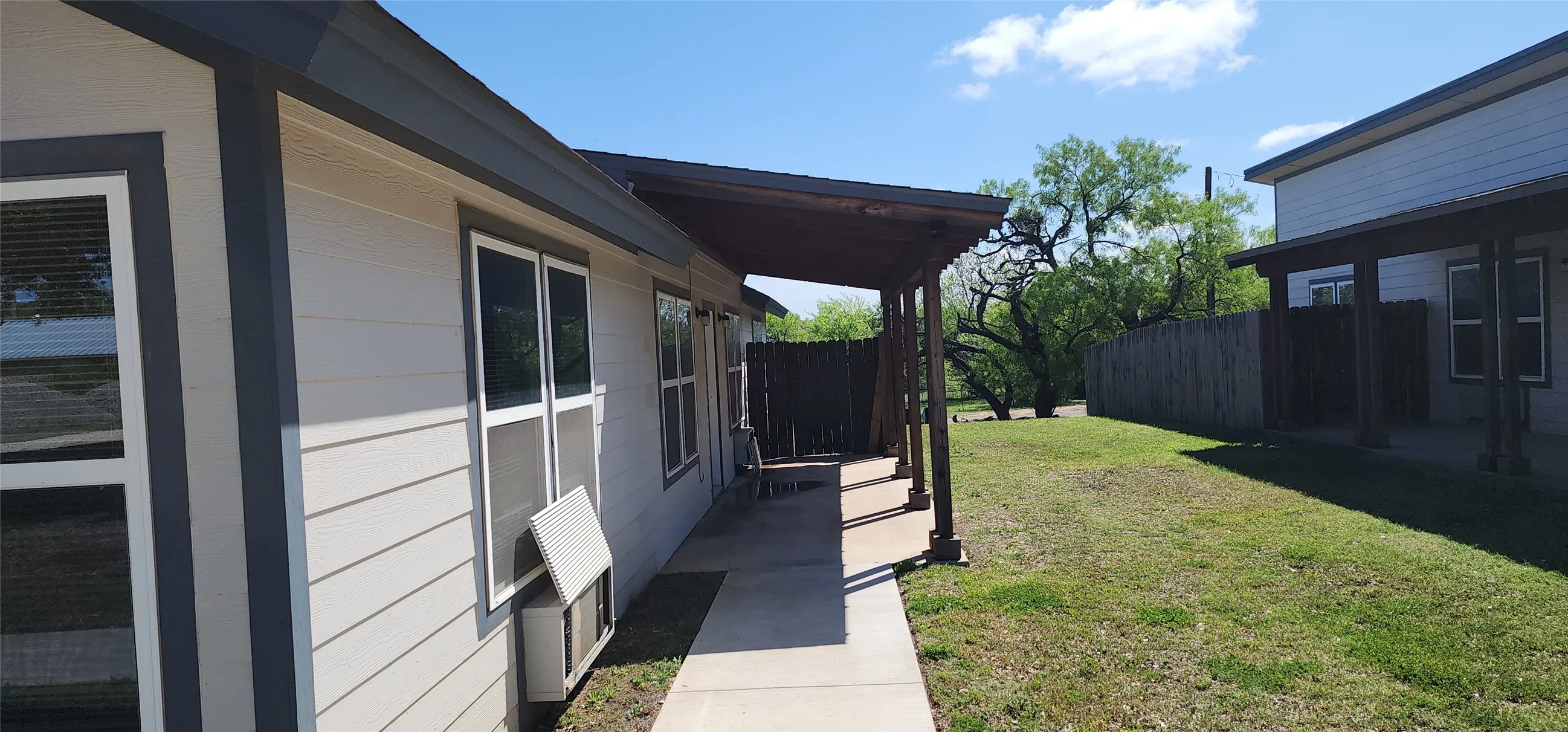 For Sale in Eastland County , 201 Bedford Street, Eastland, Texas 76448, 2 Bedroom, 2 Bathroom, Garage spaces, 0 Sqft, built in 2020, mls#21310461, Real Estate Agent in Eastland, Homes For Sale in Eastland county, Homes For Sale in Eastland, Realtor in Eastland Texas, Real Estate Brokerage Independent Realty Texas, Luminita Cordes Realtor