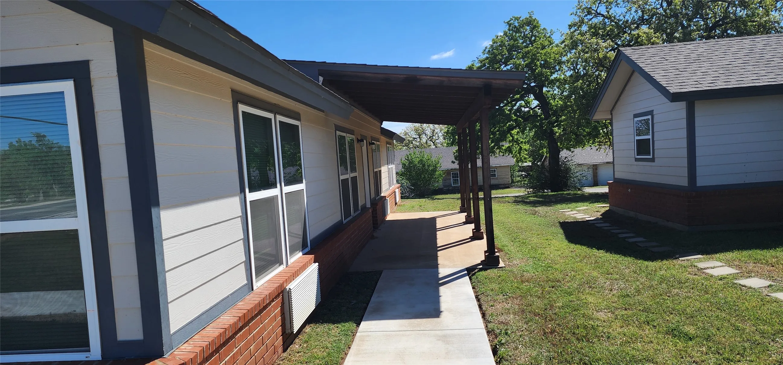 For Sale in Eastland County , 201 Bedford Street, Eastland, Texas 76448, 2 Bedroom, 2 Bathroom, Garage spaces, 0 Sqft, built in 2020, mls#21310461, Real Estate Agent in Eastland, Homes For Sale in Eastland county, Homes For Sale in Eastland, Realtor in Eastland Texas, Real Estate Brokerage Independent Realty Texas, Luminita Cordes Realtor