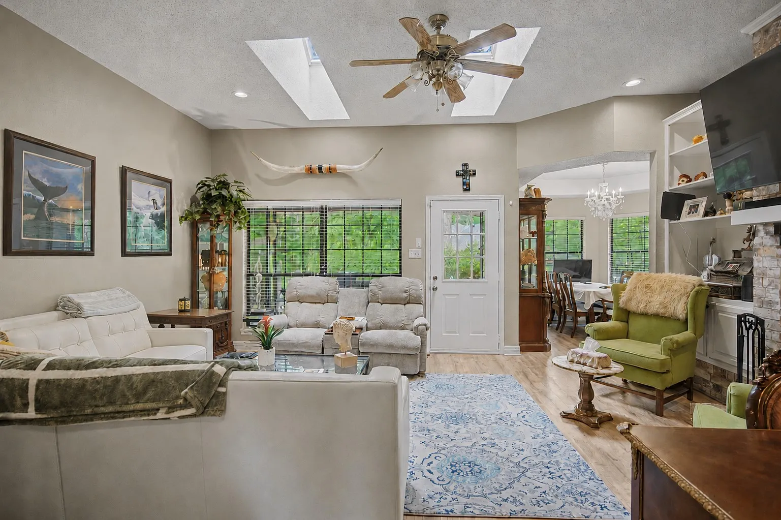 Single Family Residence For Sale in Wood County , 108 Old Barn Circle, Holly Lake Ranch, Texas 75765, 3 Bedroom, 2 Bathroom, 3 Garage spaces, 1,498 Sqft, built in 1992, mls#21305321, Real Estate Agent in Holly Lake Ranch, Homes For Sale in Wood county, Homes For Sale in Holly Lake Ranch, Realtor in Holly Lake Ranch Texas, Real Estate Brokerage Independent Realty Texas, Luminita Cordes Realtor