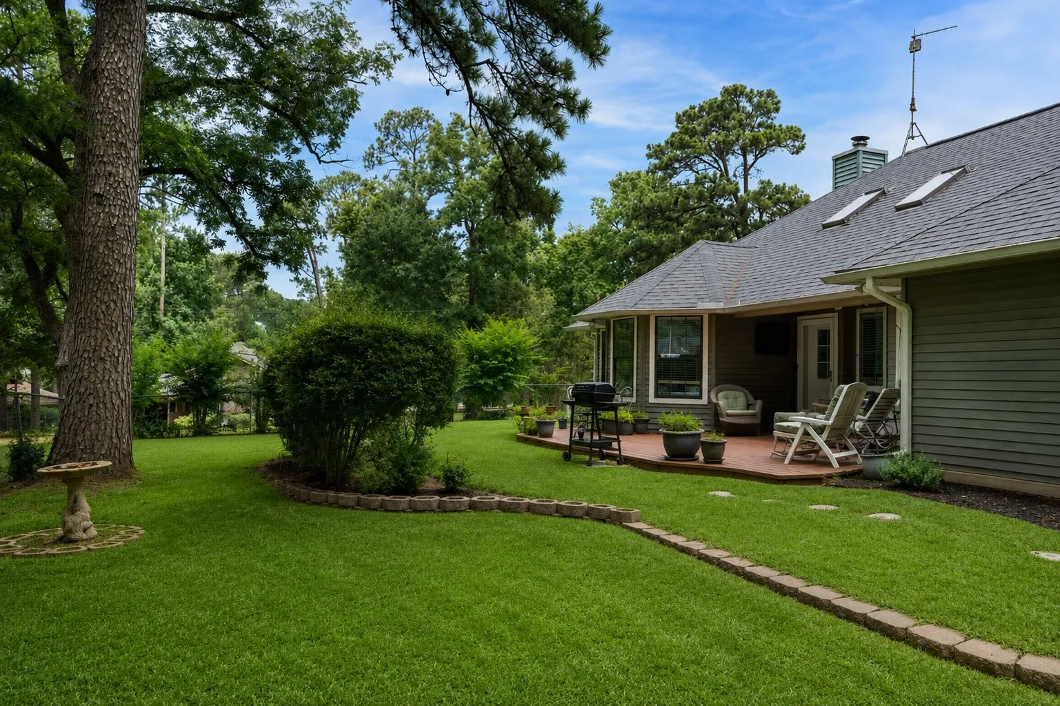 Single Family Residence For Sale in Wood County , 108 Old Barn Circle, Holly Lake Ranch, Texas 75765, 3 Bedroom, 2 Bathroom, 3 Garage spaces, 1,498 Sqft, built in 1992, mls#21305321, Real Estate Agent in Holly Lake Ranch, Homes For Sale in Wood county, Homes For Sale in Holly Lake Ranch, Realtor in Holly Lake Ranch Texas, Real Estate Brokerage Independent Realty Texas, Luminita Cordes Realtor