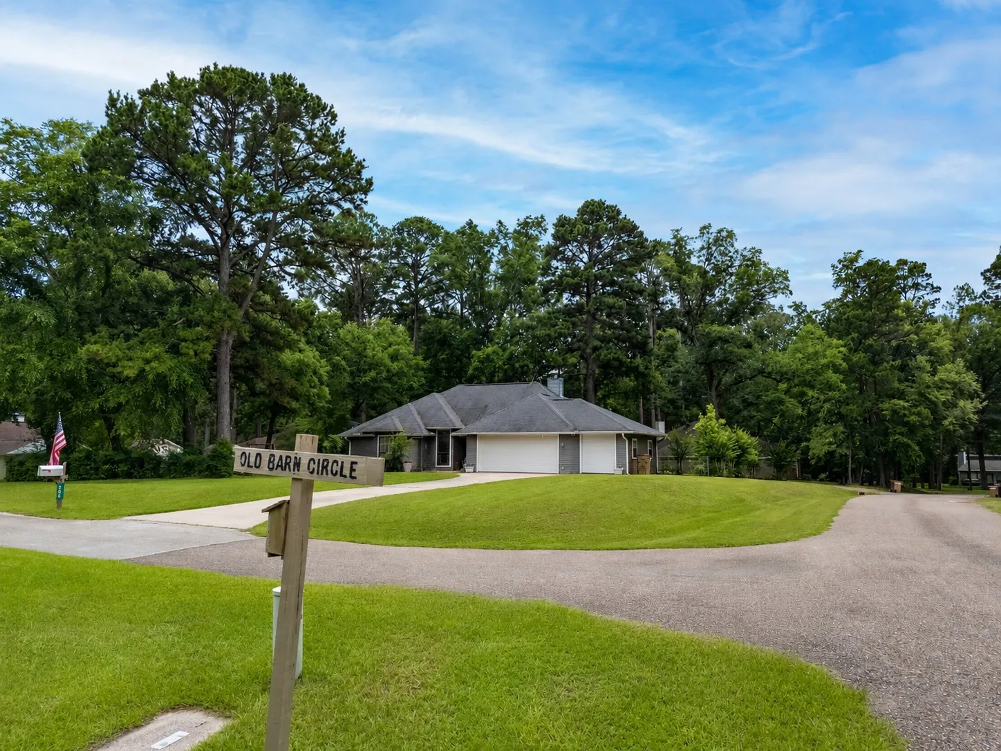 Single Family Residence For Sale in Wood County , 108 Old Barn Circle, Holly Lake Ranch, Texas 75765, 3 Bedroom, 2 Bathroom, 3 Garage spaces, 1,498 Sqft, built in 1992, mls#21305321, Real Estate Agent in Holly Lake Ranch, Homes For Sale in Wood county, Homes For Sale in Holly Lake Ranch, Realtor in Holly Lake Ranch Texas, Real Estate Brokerage Independent Realty Texas, Luminita Cordes Realtor
