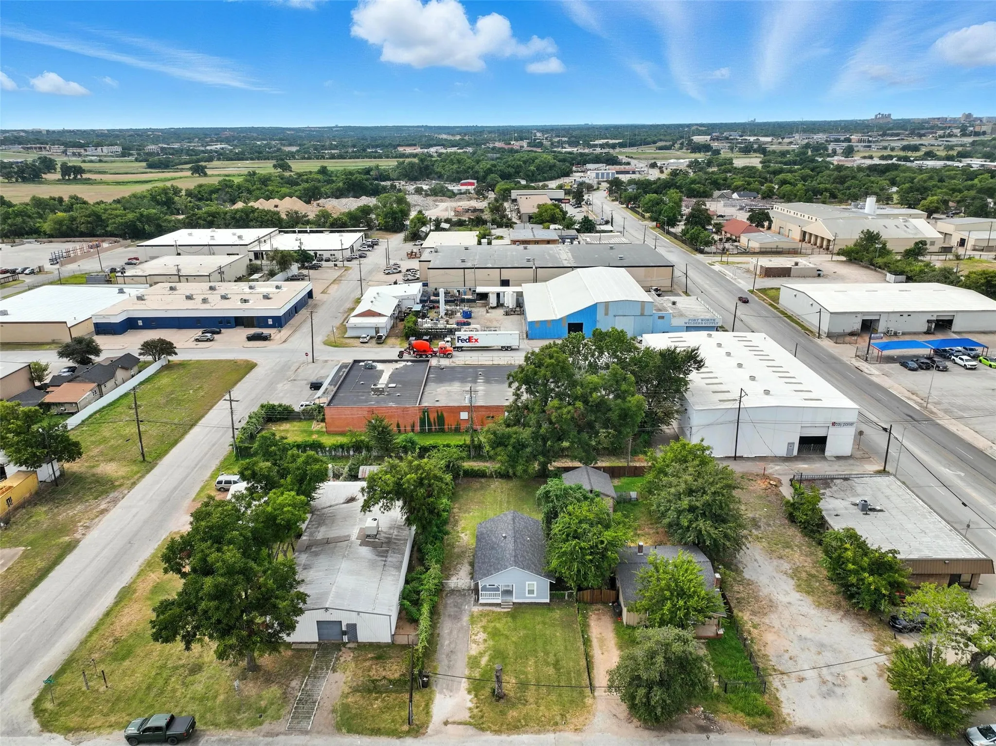 Single Family Residence For Sale in Tarrant County , 3212 Galvez Avenue, Fort Worth, Texas 76111, 2 Bedrooms, 1 Bathroom, Garage spaces, 708 Sqft, built in 1920, Price $184,000, mls#21310464, Real Estate Agent in Fort Worth, Homes For Sale in Tarrant county, Homes For Sale in Fort Worth, Realtor in Fort Worth Texas, Real Estate Brokerage Independent Realty Texas, Luminita Cordes Realtor