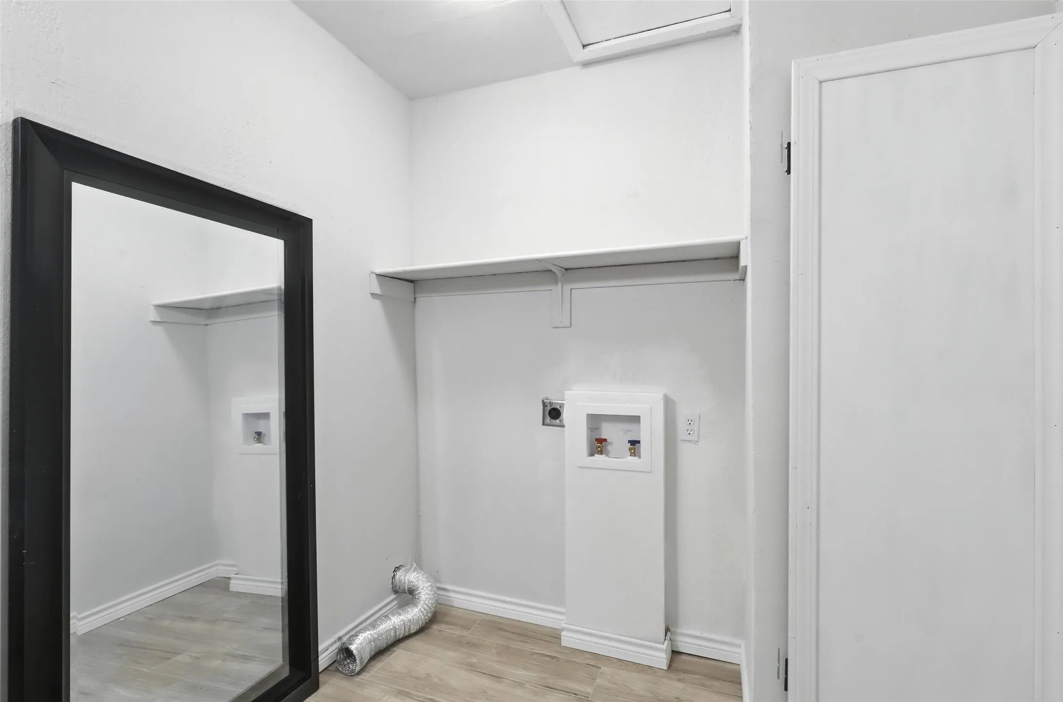 Single Family Residence For Sale in Tarrant County , 3212 Galvez Avenue, Fort Worth, Texas 76111, 2 Bedrooms, 1 Bathroom, Garage spaces, 708 Sqft, built in 1920, Price $184,000, mls#21310464, Real Estate Agent in Fort Worth, Homes For Sale in Tarrant county, Homes For Sale in Fort Worth, Realtor in Fort Worth Texas, Real Estate Brokerage Independent Realty Texas, Luminita Cordes Realtor