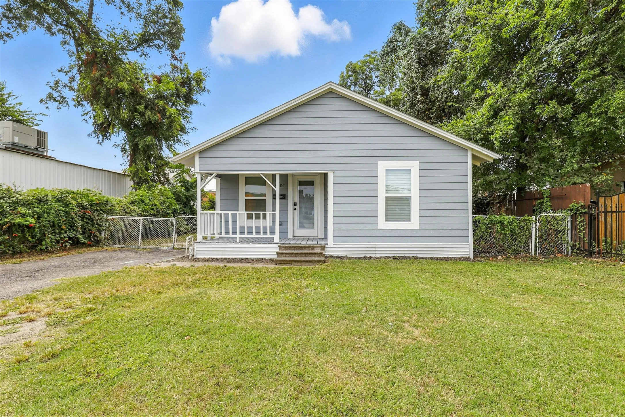Single Family Residence For Sale in Tarrant County , 3212 Galvez Avenue, Fort Worth, Texas 76111, 2 Bedrooms, 1 Bathroom, Garage spaces, 708 Sqft, built in 1920, Price $184,000, mls#21310464, Real Estate Agent in Fort Worth, Homes For Sale in Tarrant county, Homes For Sale in Fort Worth, Realtor in Fort Worth Texas, Real Estate Brokerage Independent Realty Texas, Luminita Cordes Realtor