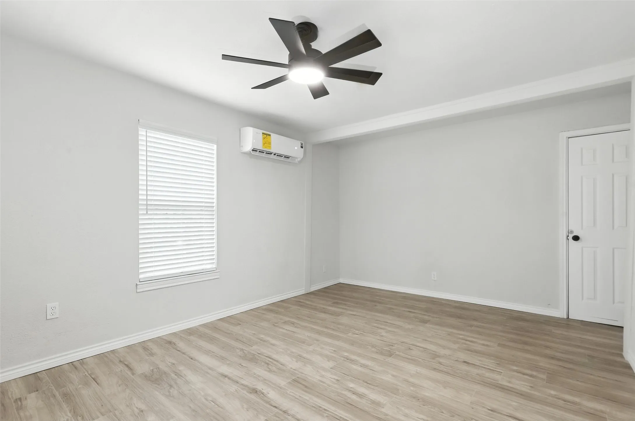 Single Family Residence For Sale in Tarrant County , 3212 Galvez Avenue, Fort Worth, Texas 76111, 2 Bedrooms, 1 Bathroom, Garage spaces, 708 Sqft, built in 1920, Price $184,000, mls#21310464, Real Estate Agent in Fort Worth, Homes For Sale in Tarrant county, Homes For Sale in Fort Worth, Realtor in Fort Worth Texas, Real Estate Brokerage Independent Realty Texas, Luminita Cordes Realtor
