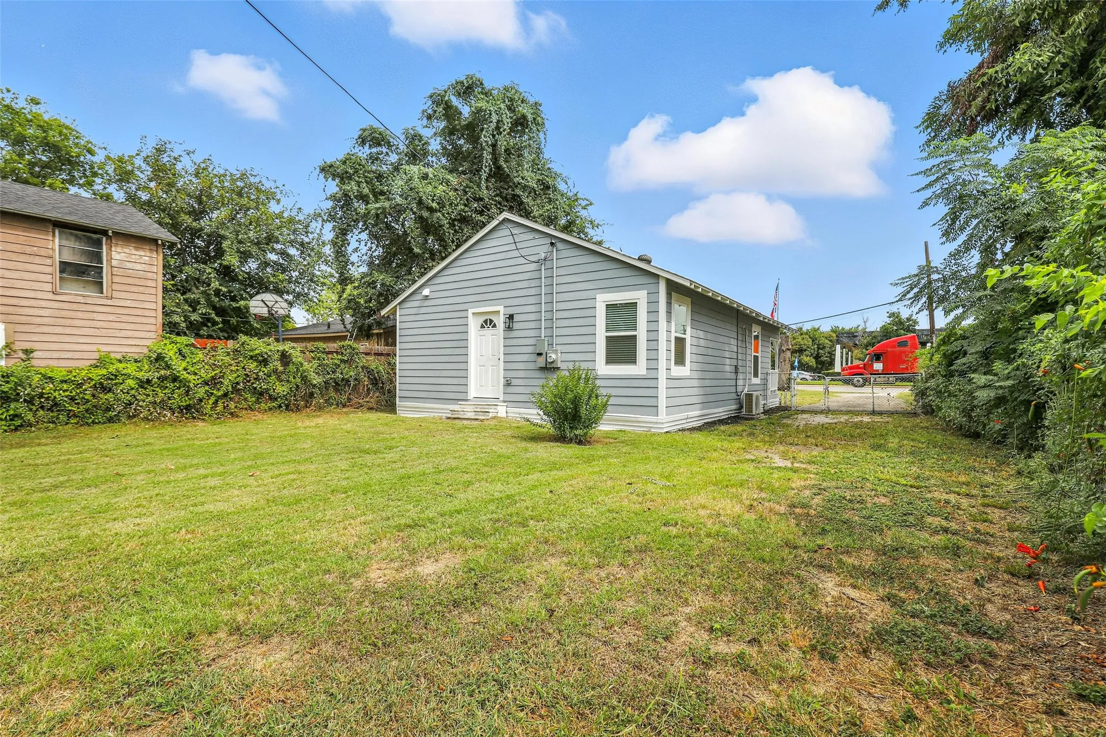 Single Family Residence For Sale in Tarrant County , 3212 Galvez Avenue, Fort Worth, Texas 76111, 2 Bedrooms, 1 Bathroom, Garage spaces, 708 Sqft, built in 1920, Price $184,000, mls#21310464, Real Estate Agent in Fort Worth, Homes For Sale in Tarrant county, Homes For Sale in Fort Worth, Realtor in Fort Worth Texas, Real Estate Brokerage Independent Realty Texas, Luminita Cordes Realtor