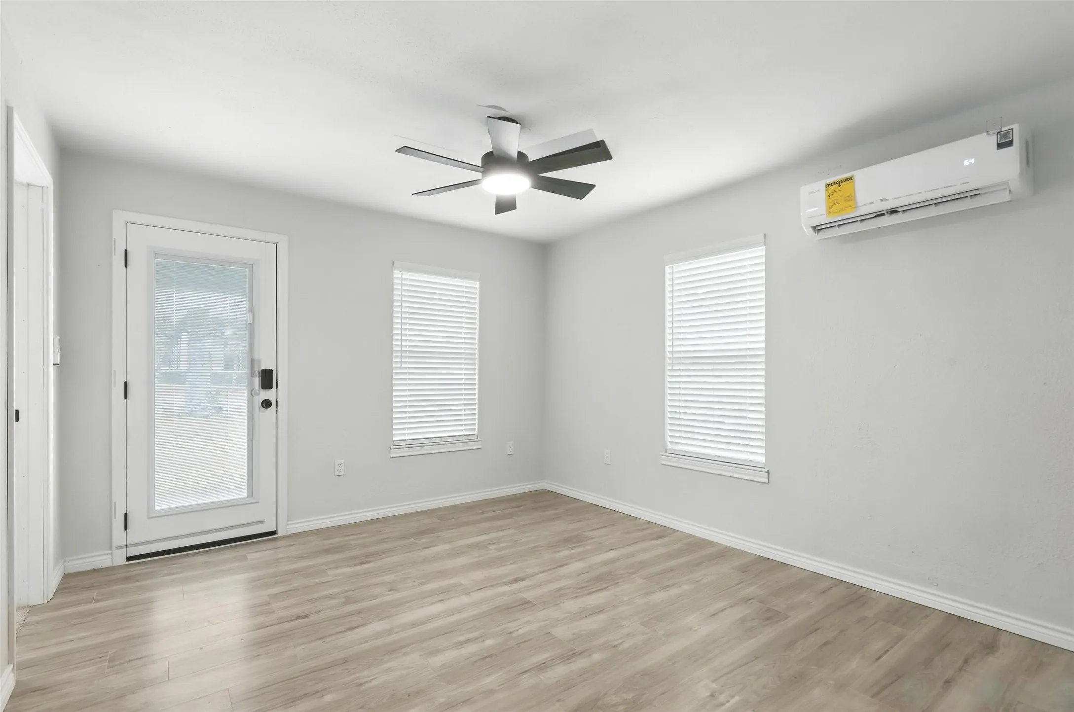 Single Family Residence For Sale in Tarrant County , 3212 Galvez Avenue, Fort Worth, Texas 76111, 2 Bedrooms, 1 Bathroom, Garage spaces, 708 Sqft, built in 1920, Price $184,000, mls#21310464, Real Estate Agent in Fort Worth, Homes For Sale in Tarrant county, Homes For Sale in Fort Worth, Realtor in Fort Worth Texas, Real Estate Brokerage Independent Realty Texas, Luminita Cordes Realtor