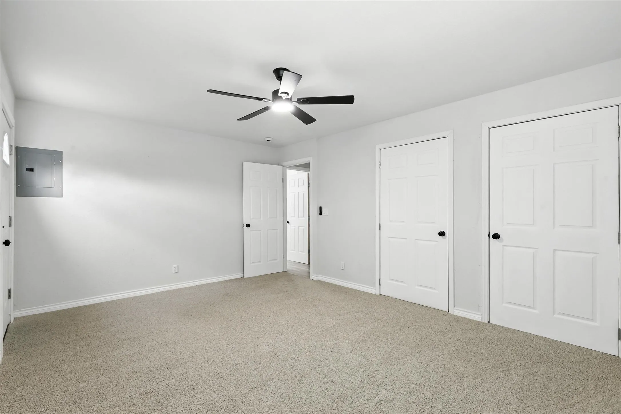 Single Family Residence For Sale in Tarrant County , 3212 Galvez Avenue, Fort Worth, Texas 76111, 2 Bedrooms, 1 Bathroom, Garage spaces, 708 Sqft, built in 1920, Price $184,000, mls#21310464, Real Estate Agent in Fort Worth, Homes For Sale in Tarrant county, Homes For Sale in Fort Worth, Realtor in Fort Worth Texas, Real Estate Brokerage Independent Realty Texas, Luminita Cordes Realtor