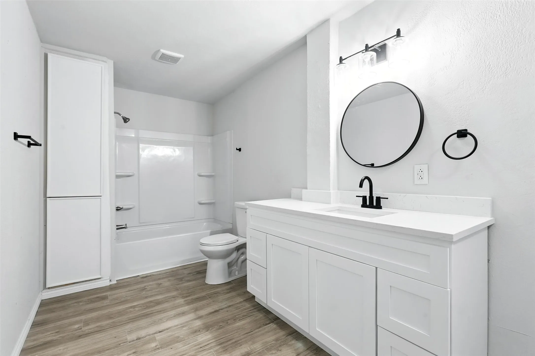 Single Family Residence For Sale in Tarrant County , 3212 Galvez Avenue, Fort Worth, Texas 76111, 2 Bedrooms, 1 Bathroom, Garage spaces, 708 Sqft, built in 1920, Price $184,000, mls#21310464, Real Estate Agent in Fort Worth, Homes For Sale in Tarrant county, Homes For Sale in Fort Worth, Realtor in Fort Worth Texas, Real Estate Brokerage Independent Realty Texas, Luminita Cordes Realtor