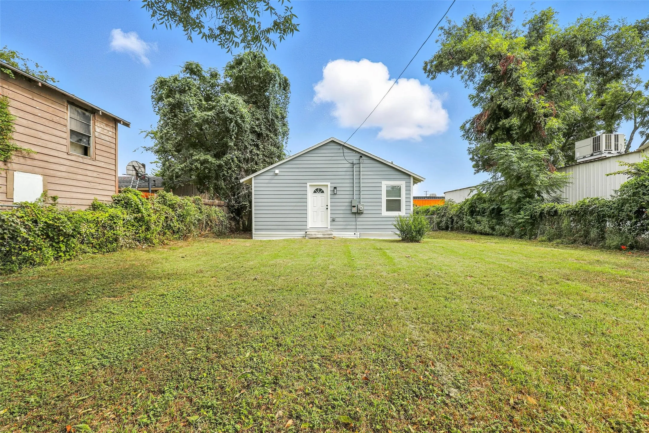 Single Family Residence For Sale in Tarrant County , 3212 Galvez Avenue, Fort Worth, Texas 76111, 2 Bedrooms, 1 Bathroom, Garage spaces, 708 Sqft, built in 1920, Price $184,000, mls#21310464, Real Estate Agent in Fort Worth, Homes For Sale in Tarrant county, Homes For Sale in Fort Worth, Realtor in Fort Worth Texas, Real Estate Brokerage Independent Realty Texas, Luminita Cordes Realtor