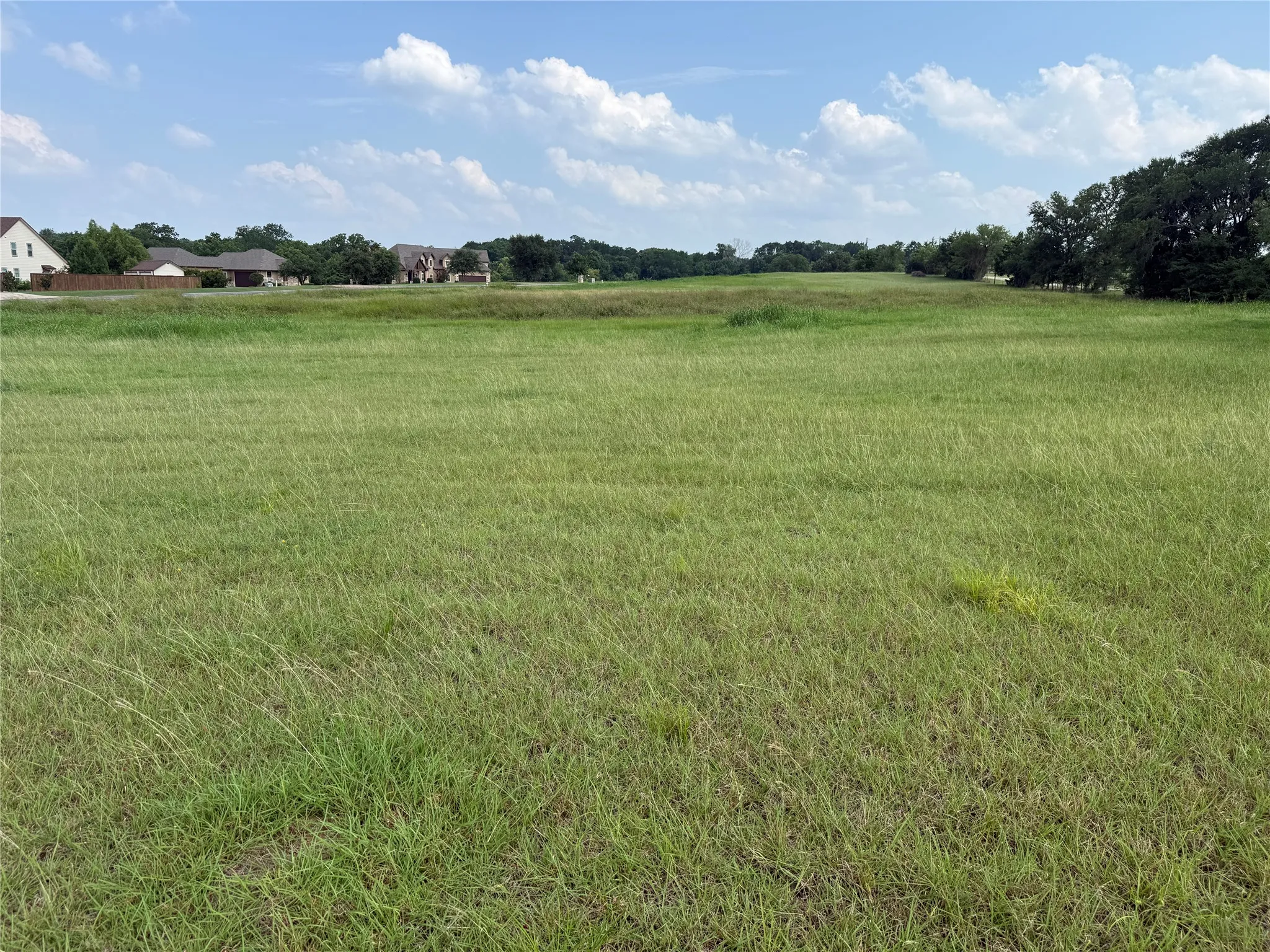 Wide-open building area with plenty of room to spread out.