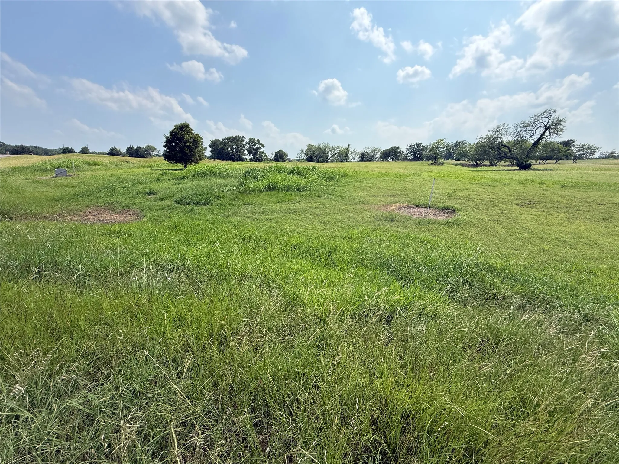 Spacious tract with room for outdoor living and future improvements.