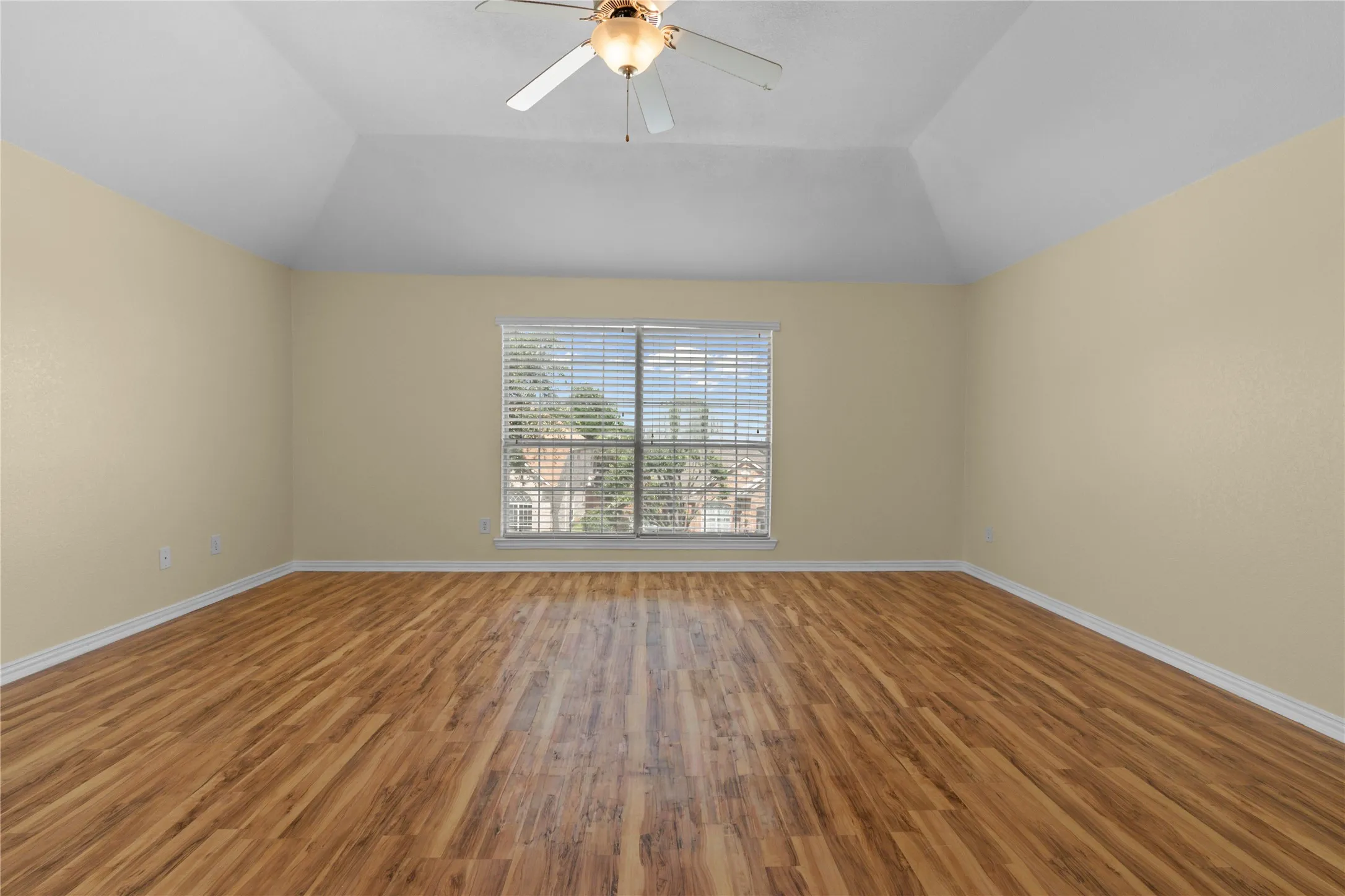 Single Family Residence For Sale in Denton County , 3607 Flagstone Drive, Carrollton, Texas 75007, 4 Bedroom, 4 Bathroom, 2 Garage spaces, 3,764 Sqft, built in 1993, mls#21310472, Real Estate Agent in Carrollton, Homes For Sale in Denton county, Homes For Sale in Carrollton, Realtor in Carrollton Texas, Real Estate Brokerage Independent Realty Texas, Luminita Cordes Realtor