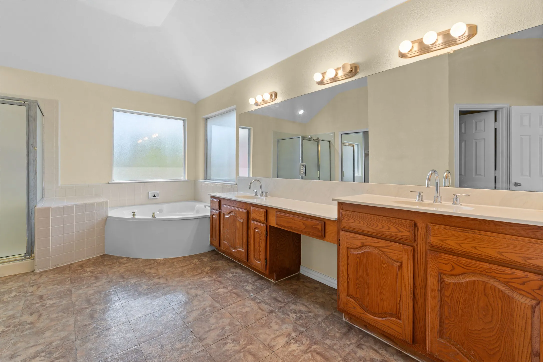 Single Family Residence For Sale in Denton County , 3607 Flagstone Drive, Carrollton, Texas 75007, 4 Bedroom, 4 Bathroom, 2 Garage spaces, 3,764 Sqft, built in 1993, mls#21310472, Real Estate Agent in Carrollton, Homes For Sale in Denton county, Homes For Sale in Carrollton, Realtor in Carrollton Texas, Real Estate Brokerage Independent Realty Texas, Luminita Cordes Realtor
