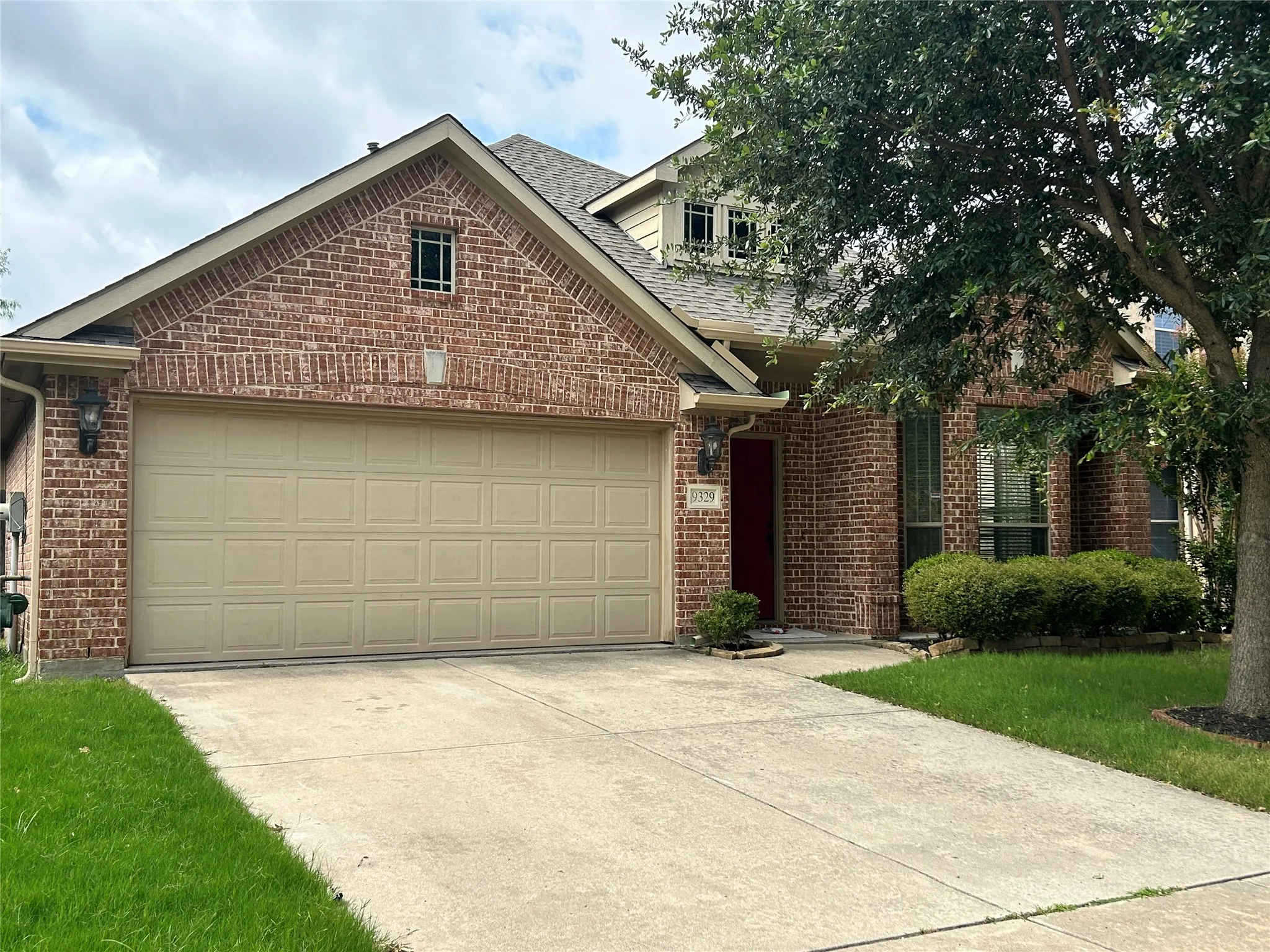 Single Family Residence For Rent in Collin County , 9329 Harrell Drive, Mc Kinney, Texas 75072, 4 Bedrooms, 2 Bathrooms, 2 Garage spaces, 2,039 Sqft, built in 2011, Price $2,490, mls#21309879, Real Estate Agent in Mc Kinney, Homes For Rent in Collin county, Homes For Rent in Mc Kinney, Realtor in Mc Kinney Texas, Real Estate Brokerage Independent Realty Texas, Luminita Cordes Realtor